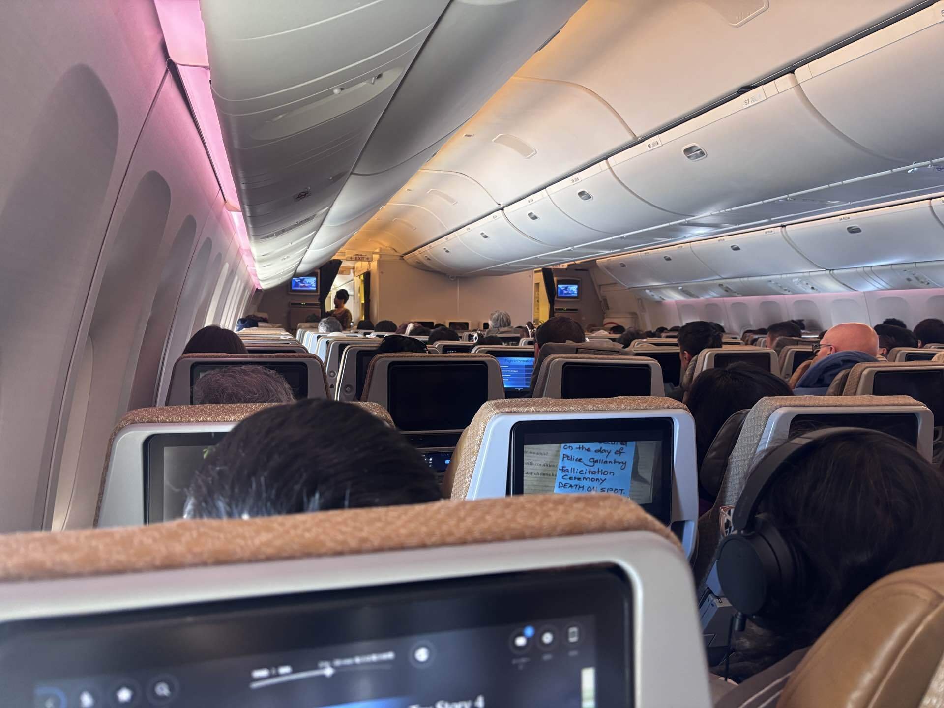 シンガポール航空エコノミーの座席スクリーン