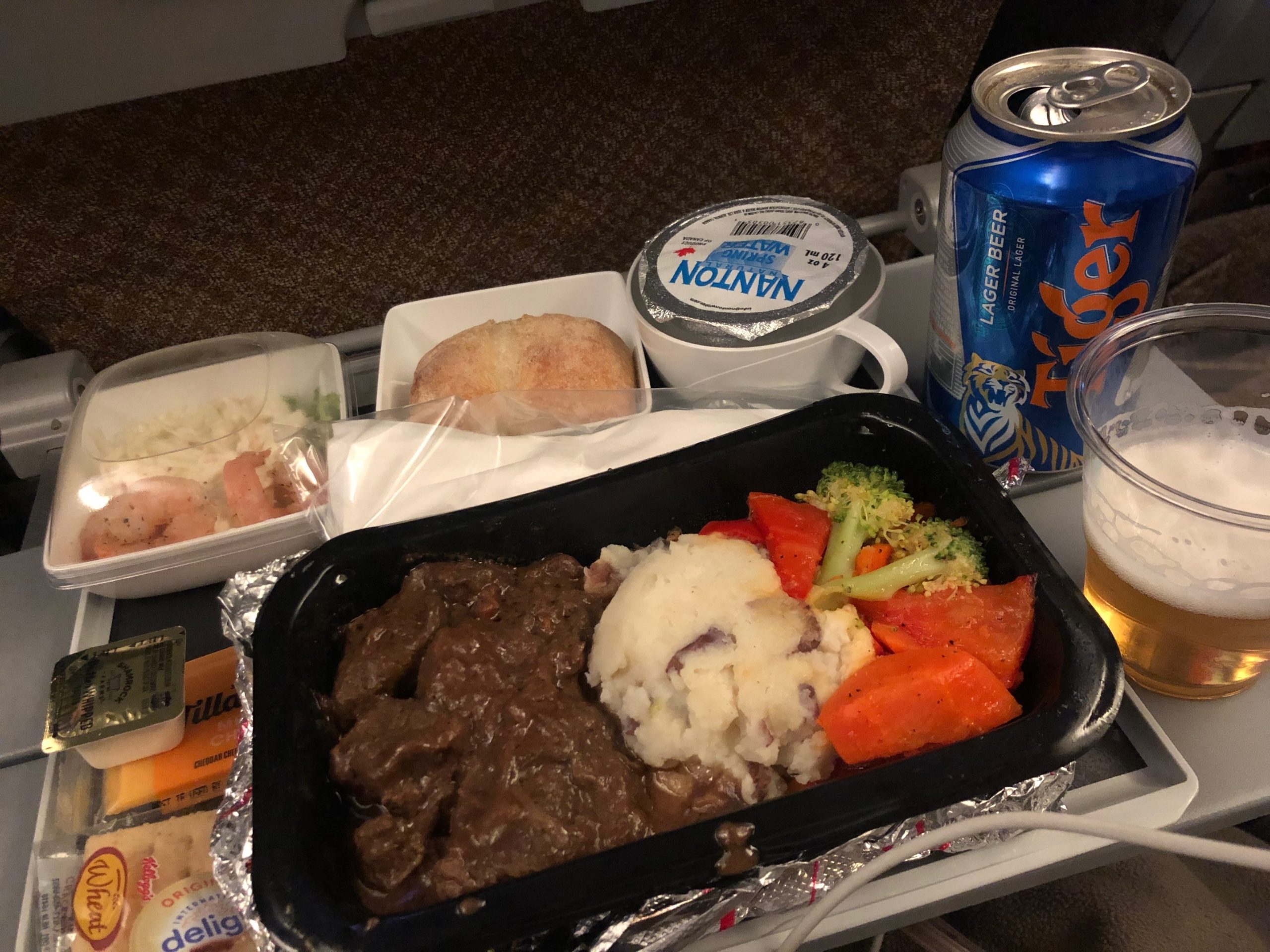 シンガポール航空の機内食（ビーフとマッシュポテト）