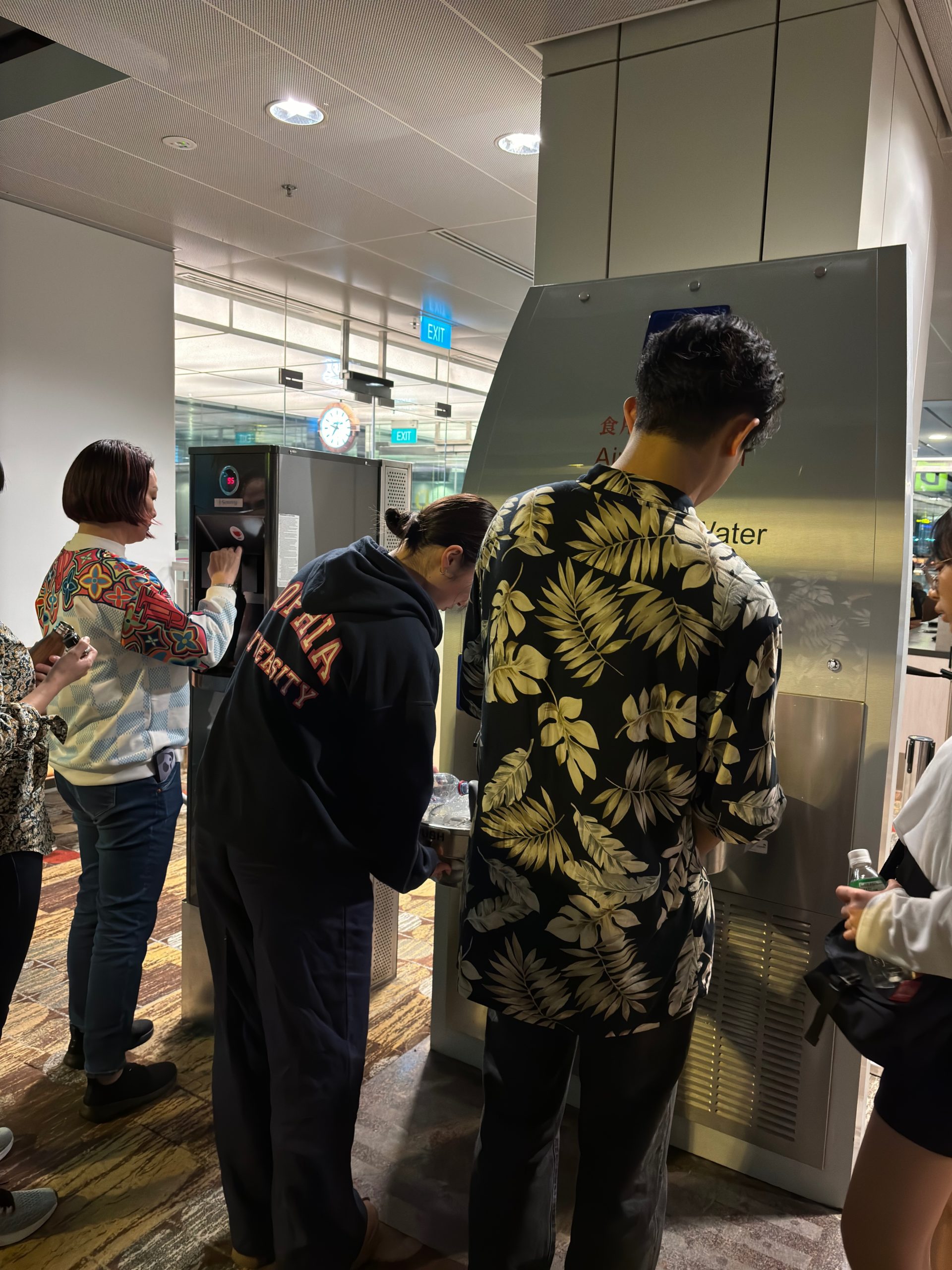 チャンギ空港の荷物検査後にある給水場