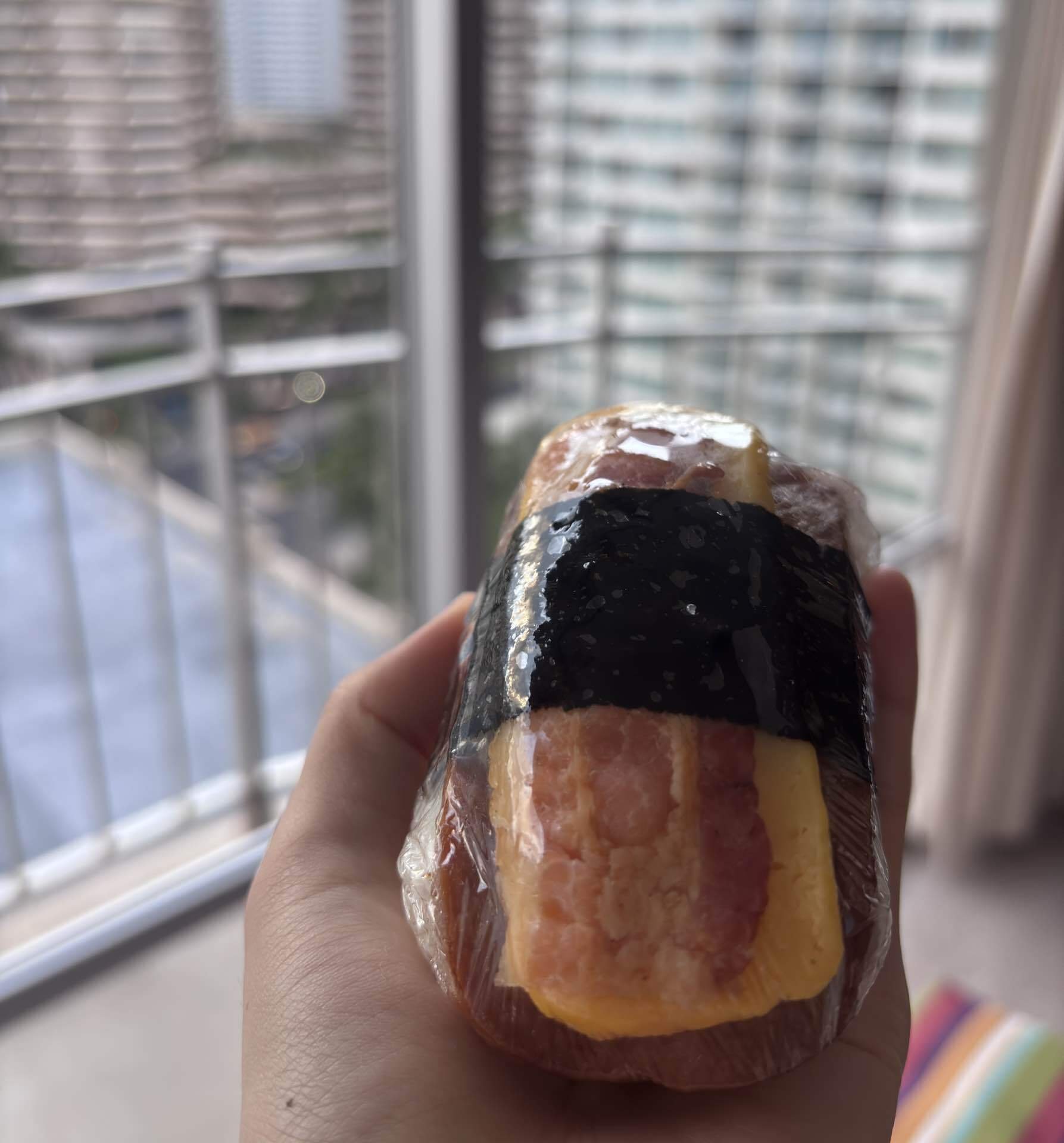 ハワイ挙式当日の朝食に用意したスパムおにぎり