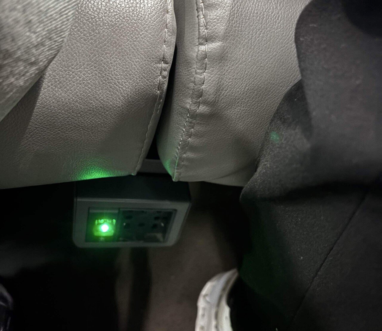 座席に備わった充電用コンセント