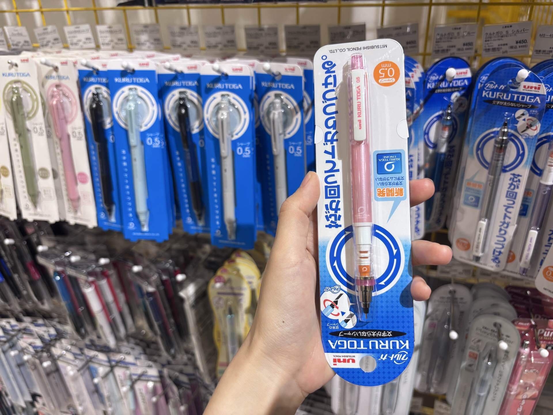 芯が回転するシャープペンシル クルトガ