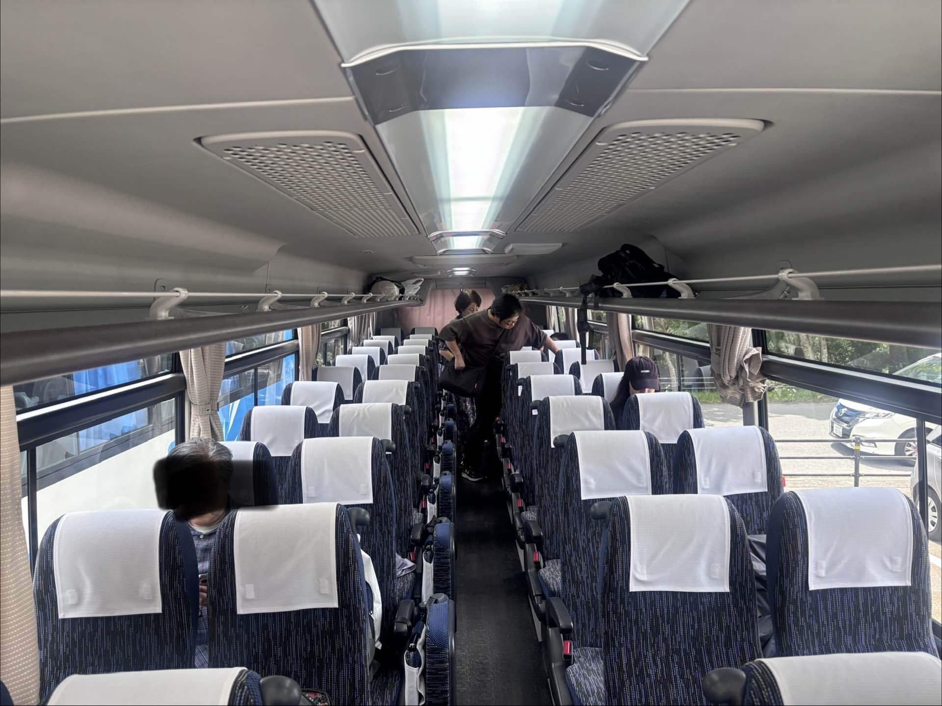 バス車内の座席