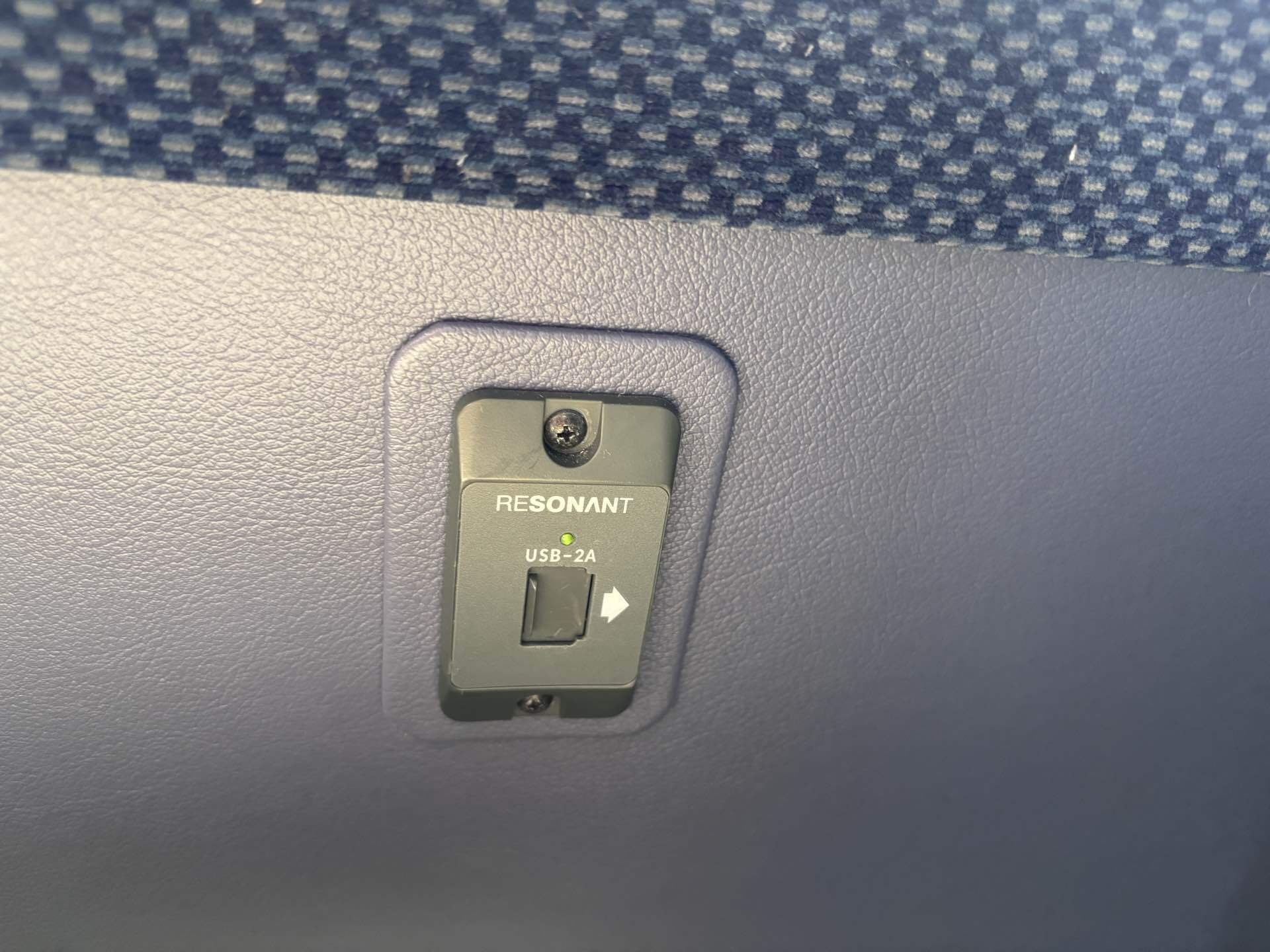 座席のUSB充電ポート