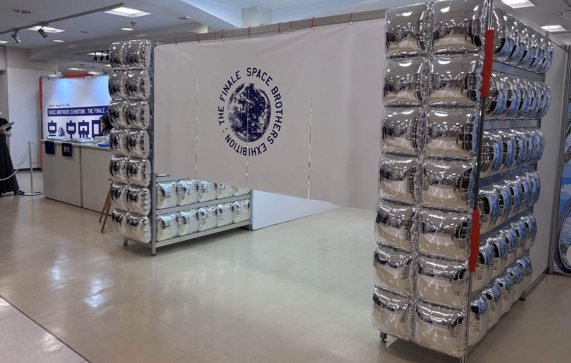 完･宇宙兄弟展の会場風景