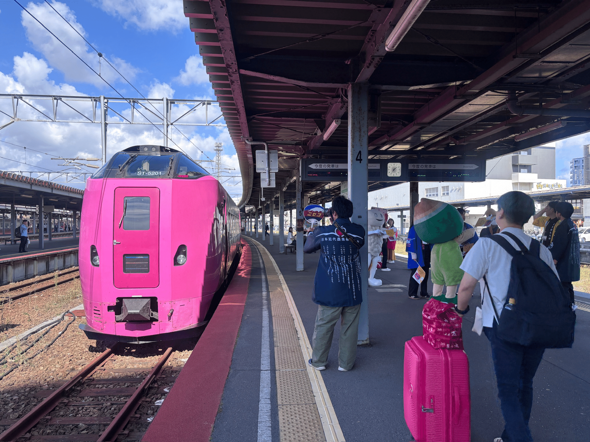 函館駅でのお見送りの様子