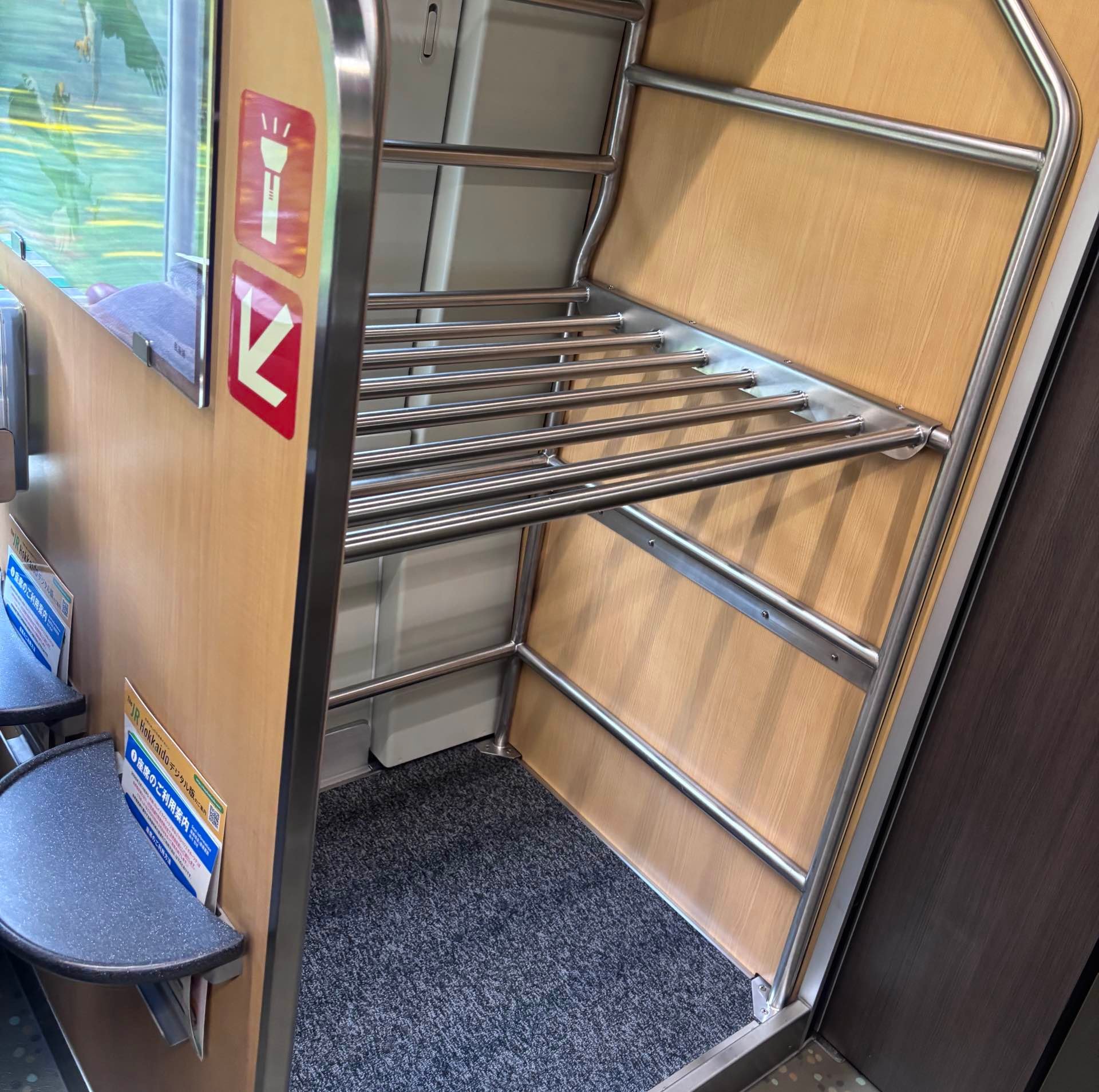 車内の大型荷物置き場