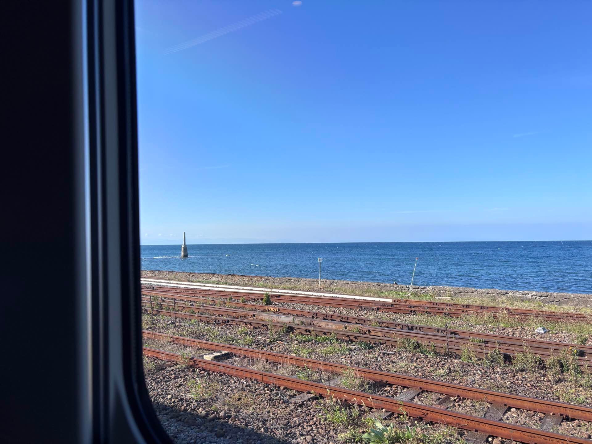 特急ニセコ号の車窓から見た北海道の風景